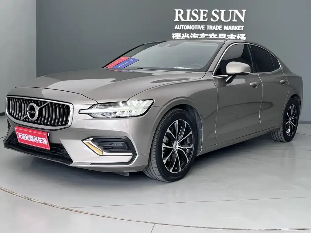 Volvo S60 — фото 1