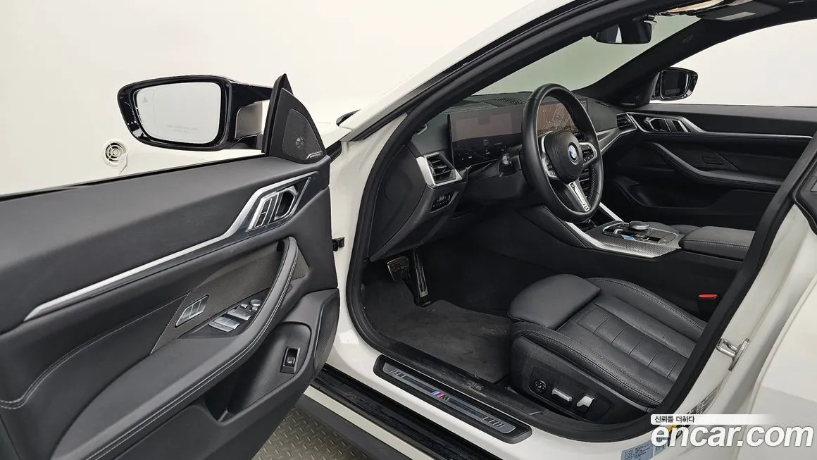 BMW i4 — фото 10