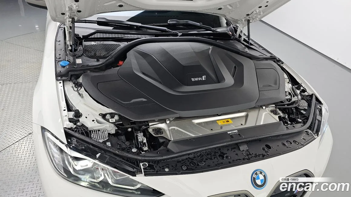 BMW i4 — фото 6