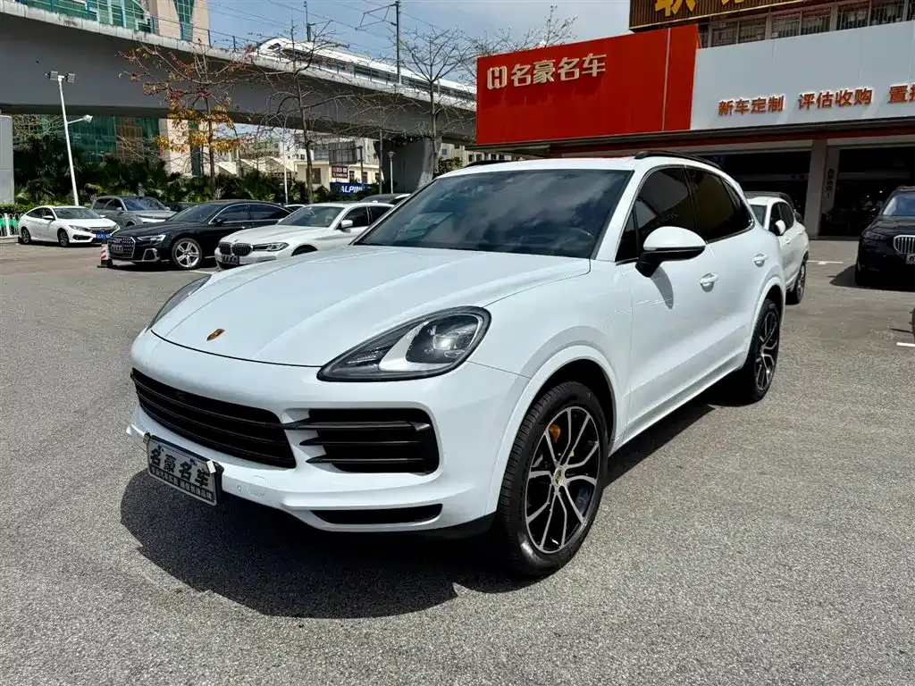 Porsche Cayenne — фото 1