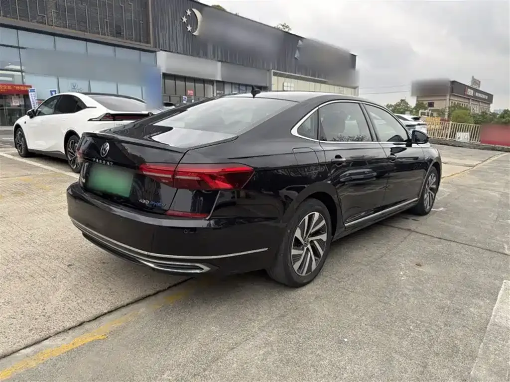 Volkswagen Passat New Energy — фото 10