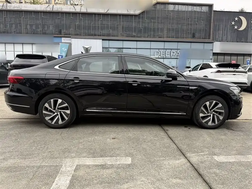 Volkswagen Passat New Energy — фото 7