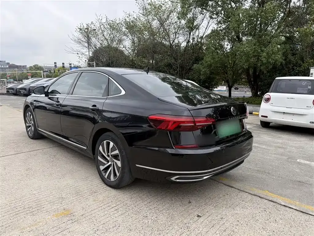 Volkswagen Passat New Energy — фото 9