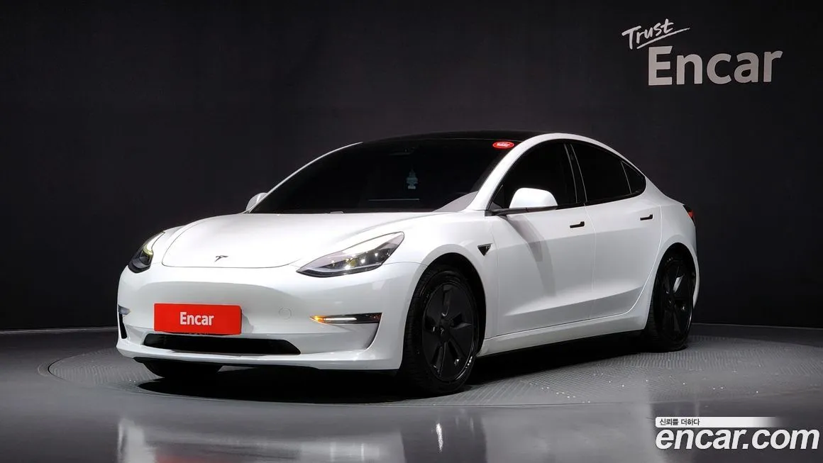 Tesla Model 3 — фото 1