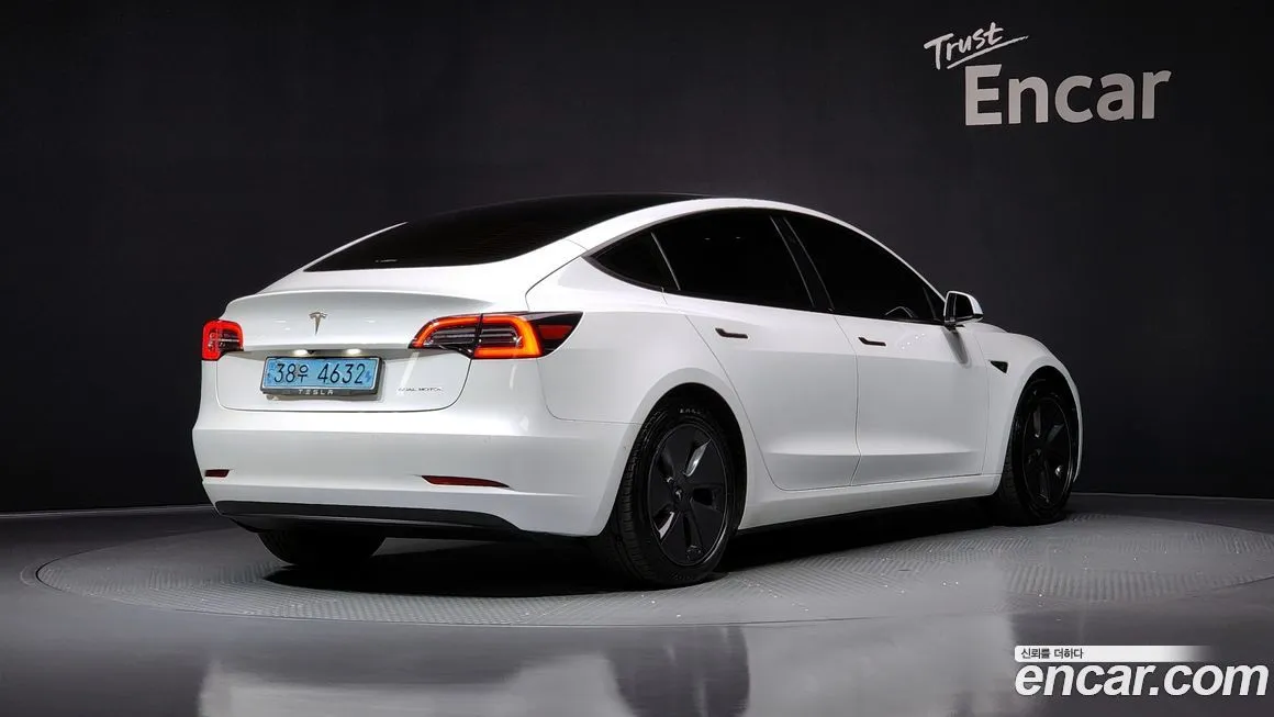 Tesla Model 3 — фото 2