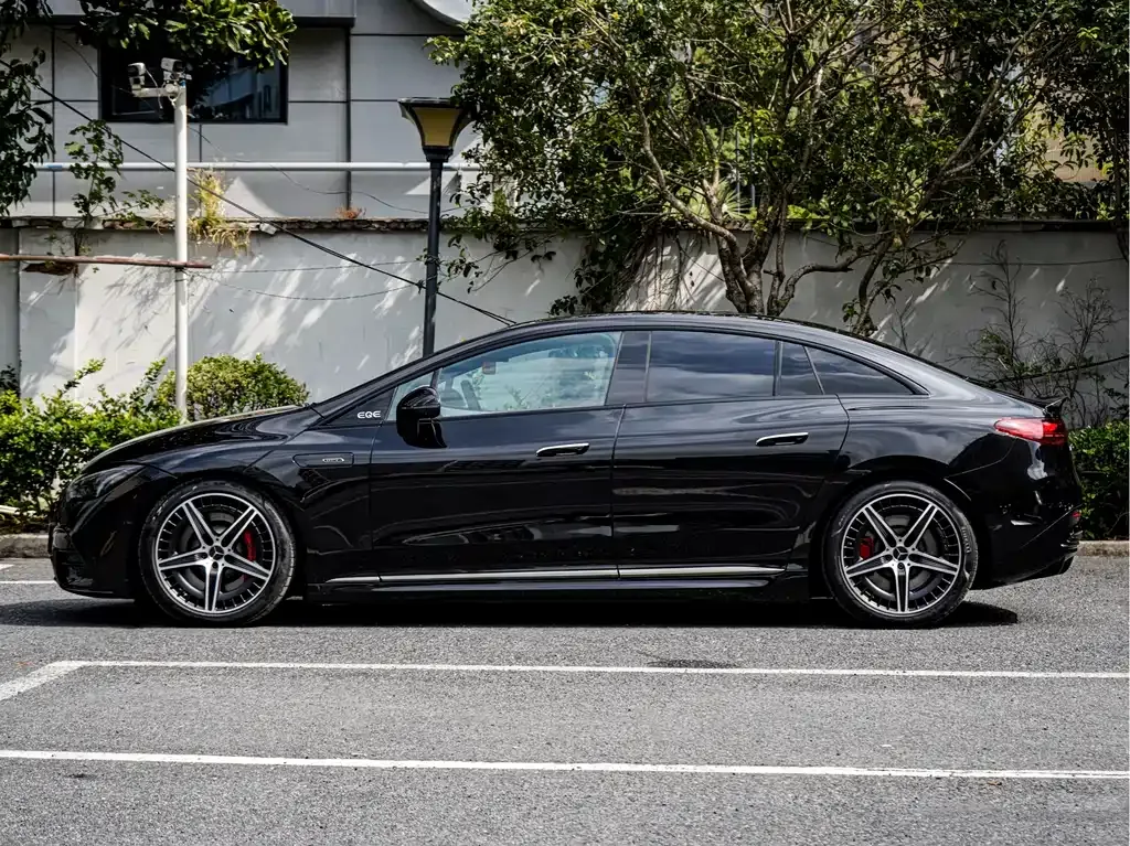 Mercedes-Benz EQE AMG — фото 4