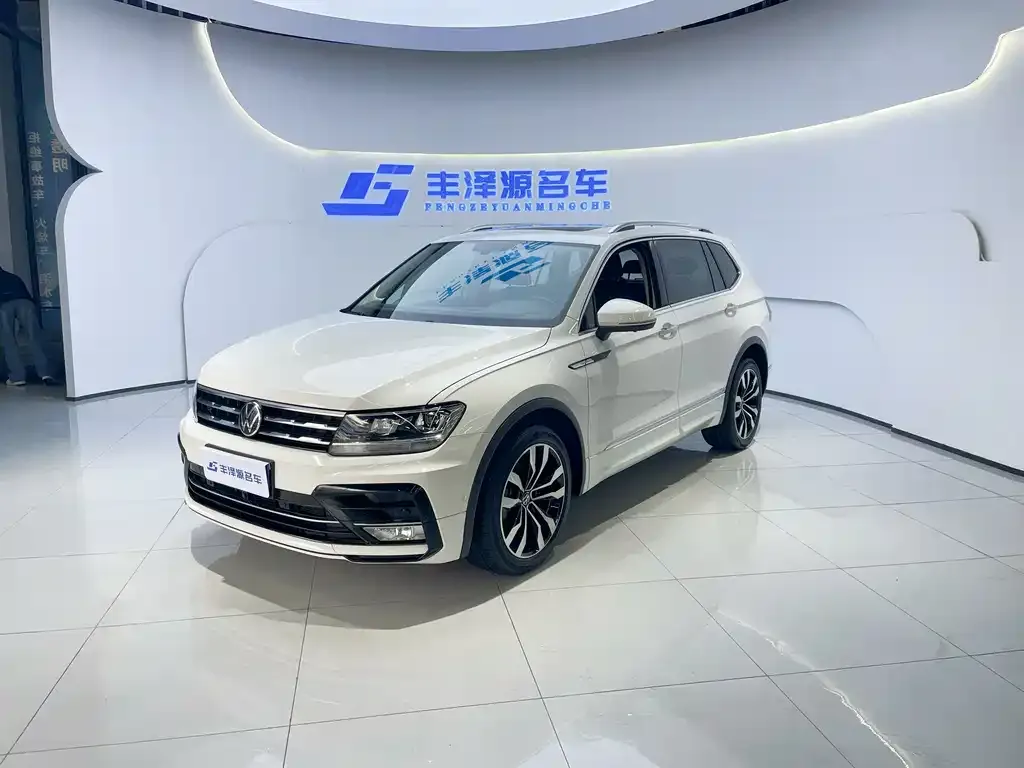 Volkswagen Tiguan L — фото 1