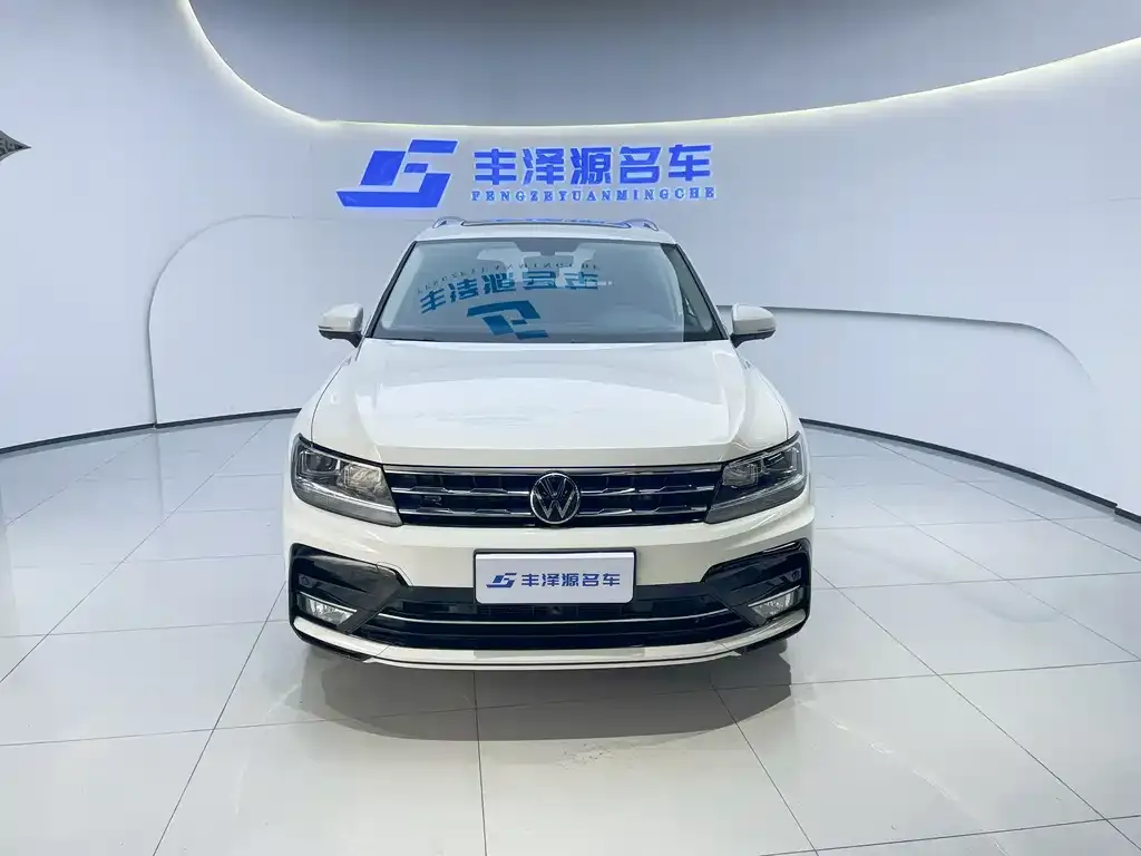 Volkswagen Tiguan L — фото 2