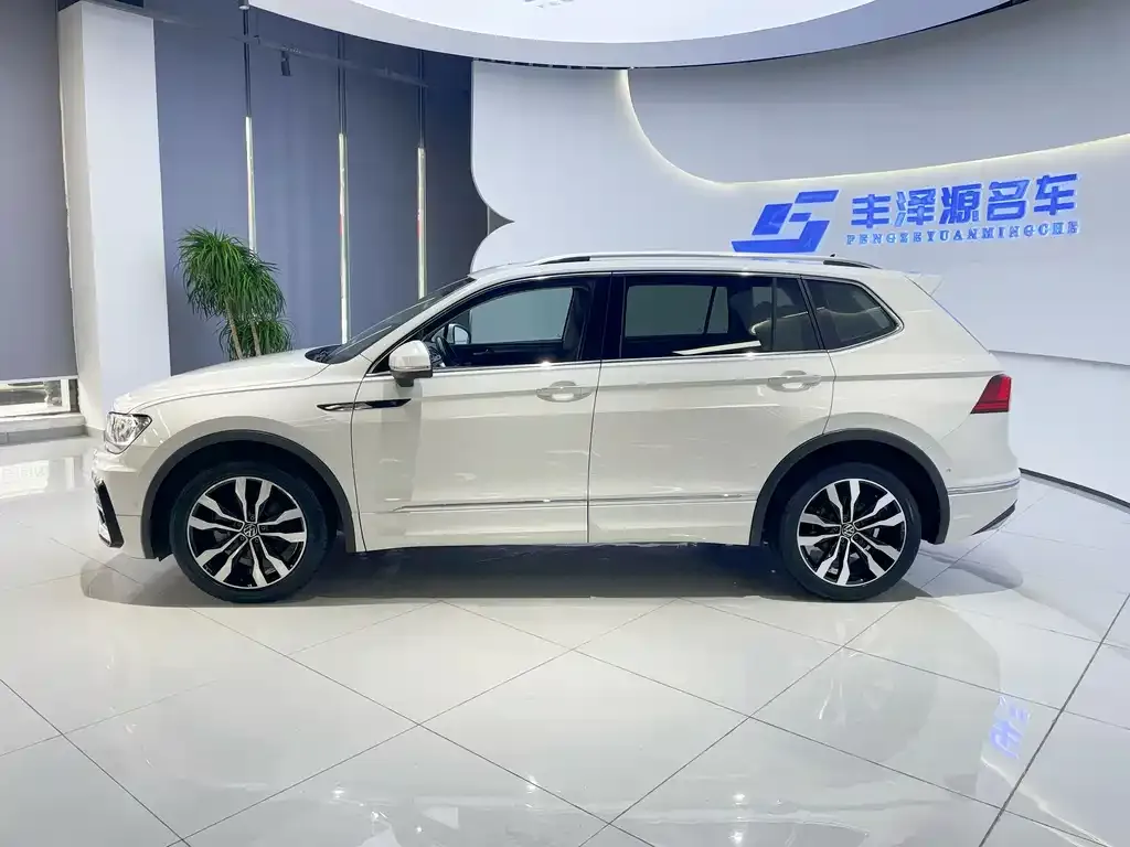 Volkswagen Tiguan L — фото 3
