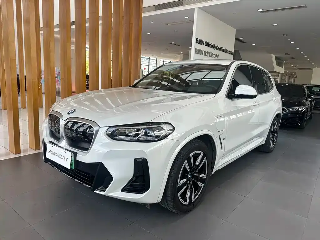 BMW iX3 — фото 1