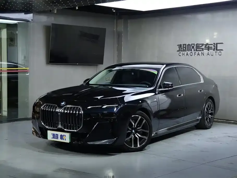 BMW i7 — фото 1