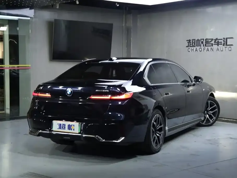 BMW i7 — фото 5