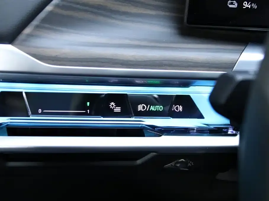 BMW i7 — фото 9