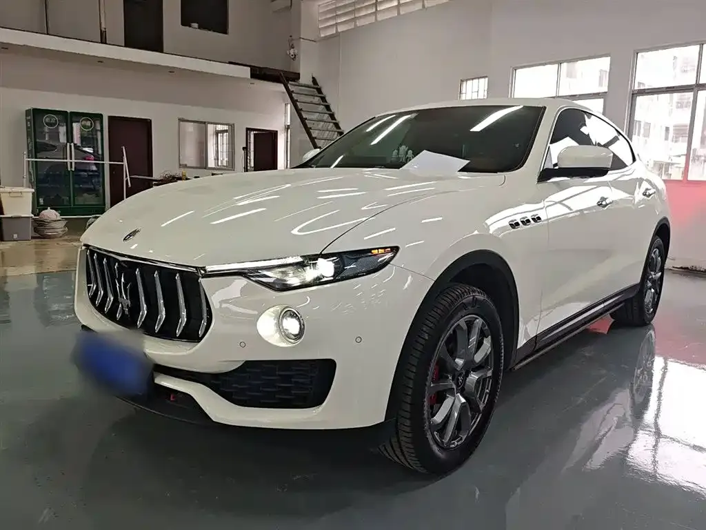 Maserati Levante — фото 1