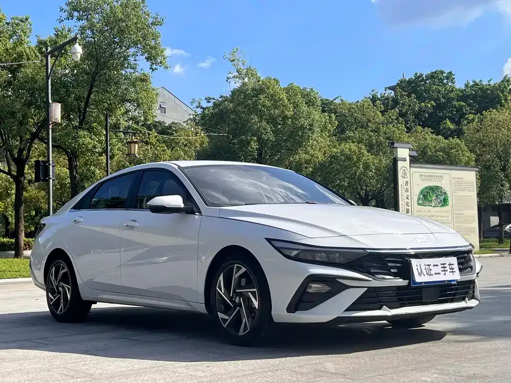Hyundai Elantra — фото 3