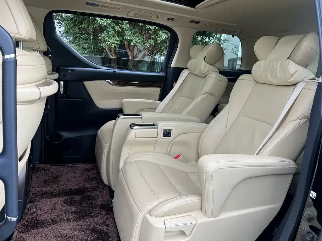 Toyota Alphard — фото 3