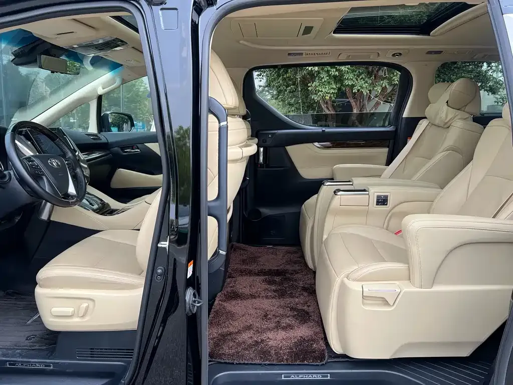 Toyota Alphard — фото 4