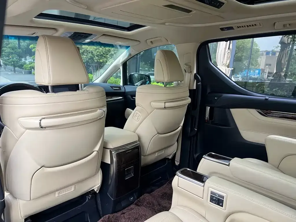 Toyota Alphard — фото 5