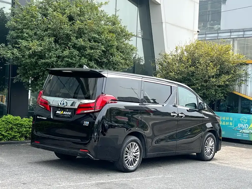 Toyota Alphard — фото 9