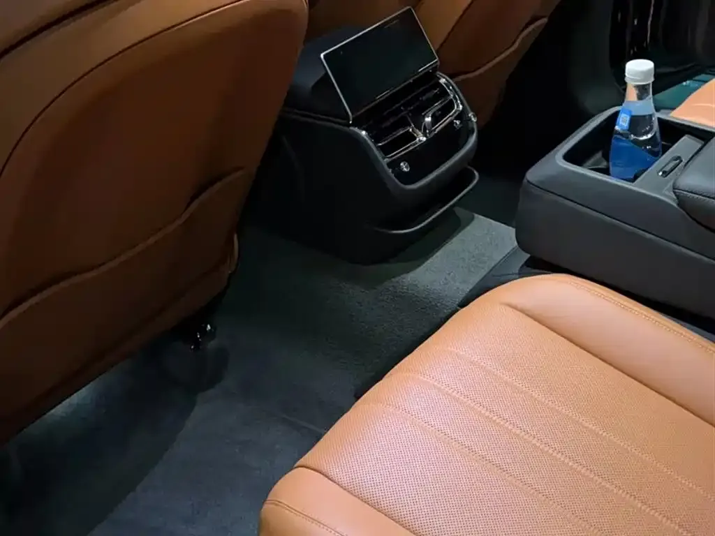 Bentley Flying Spur — фото 5