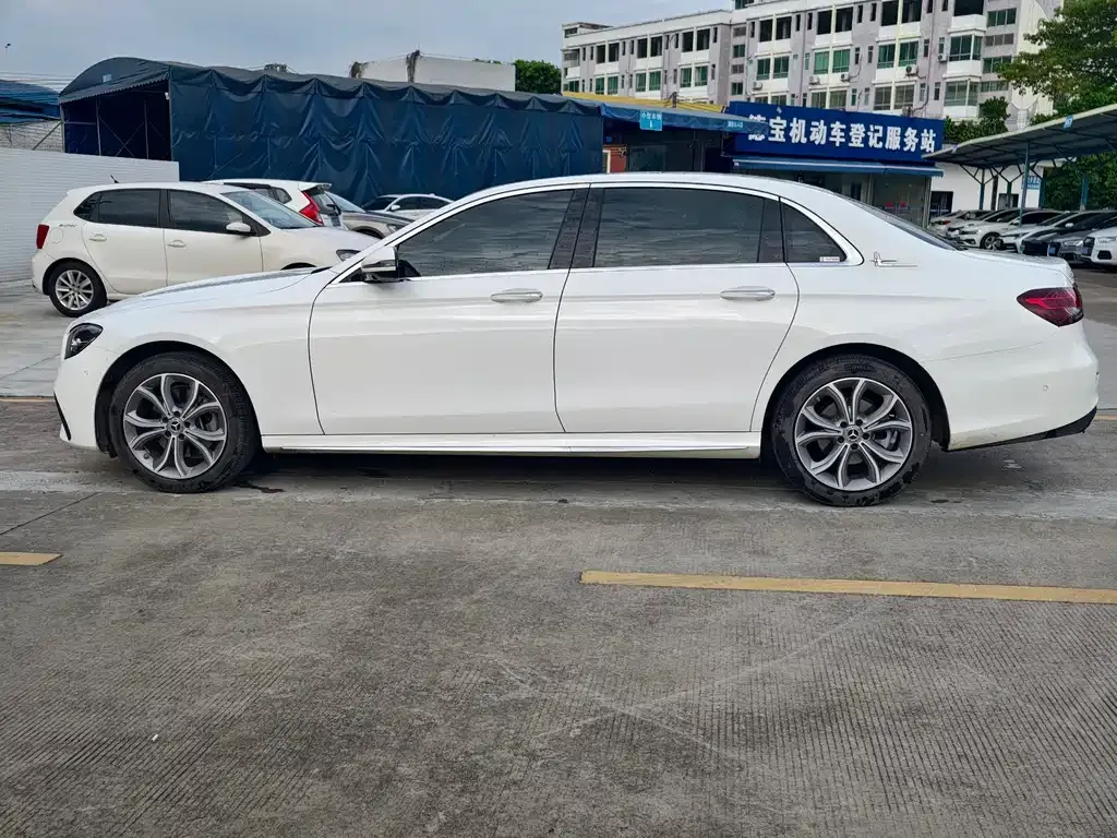 Mercedes-Benz E-Class — фото 8