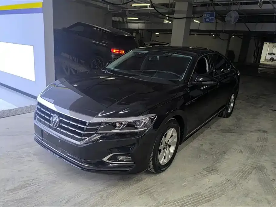 Volkswagen Passat — фото 1