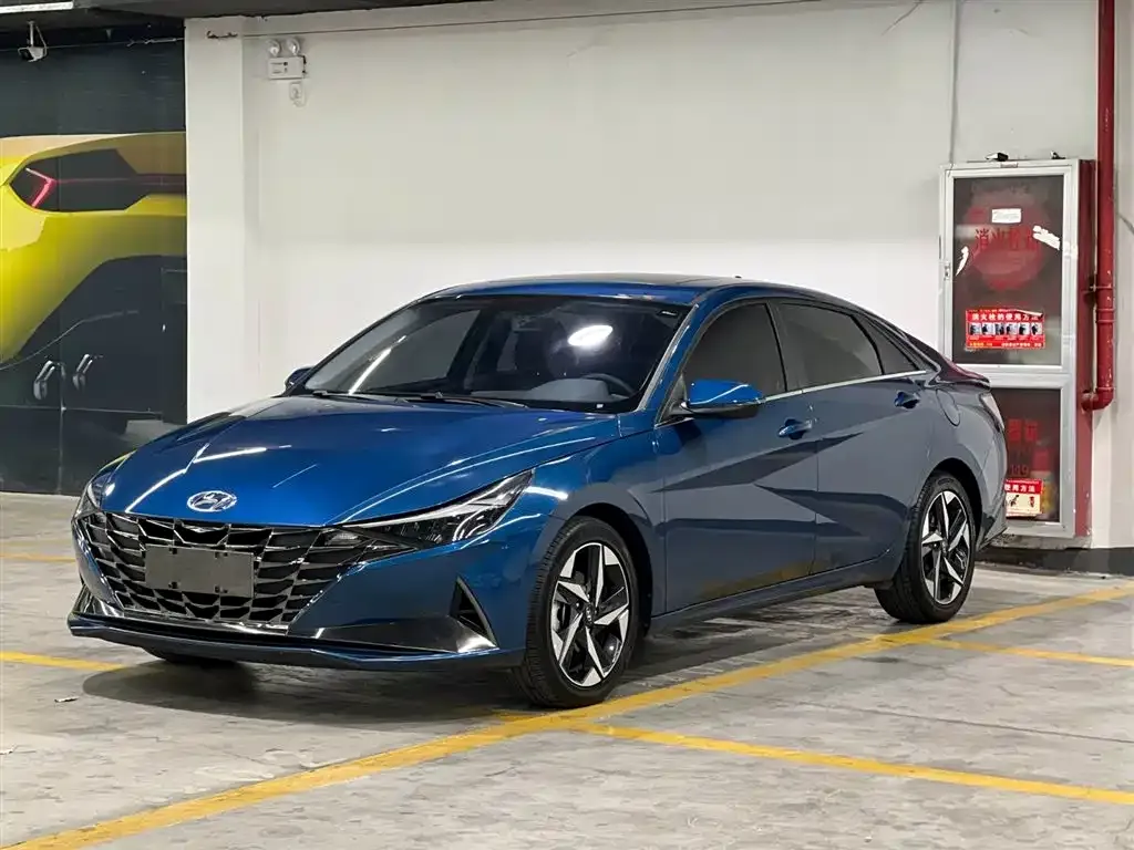 Hyundai Elantra — фото 1