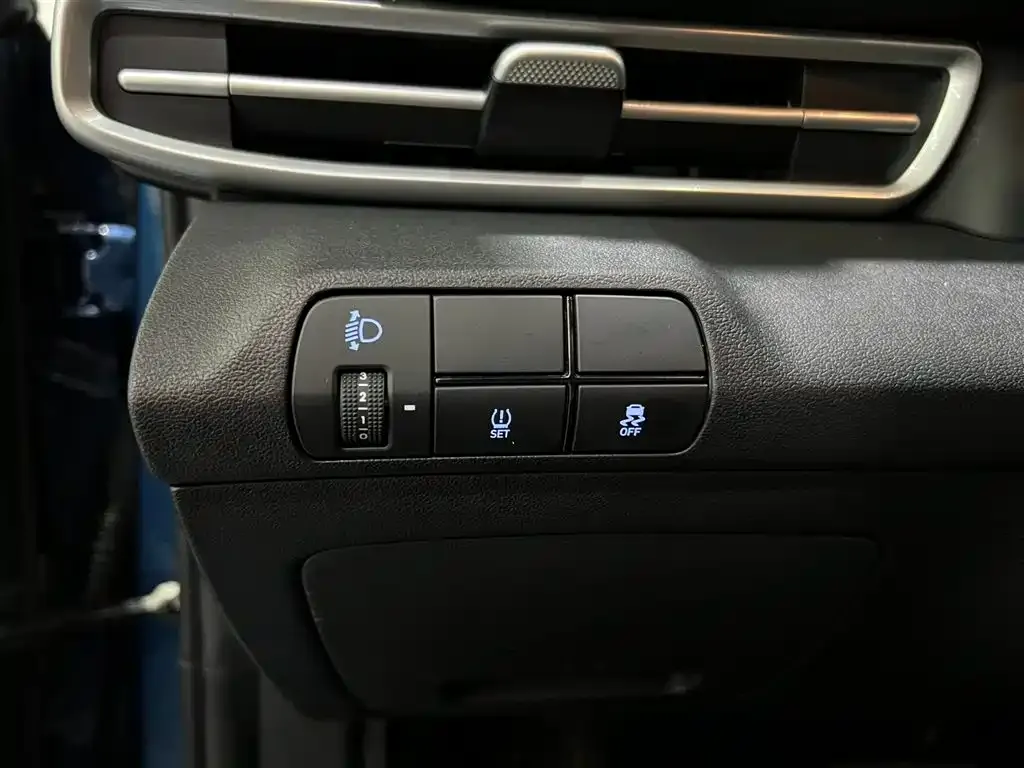 Hyundai Elantra — фото 10
