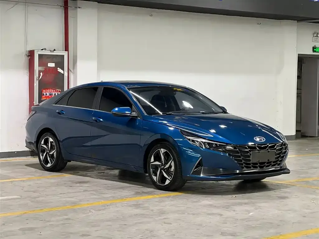 Hyundai Elantra — фото 3