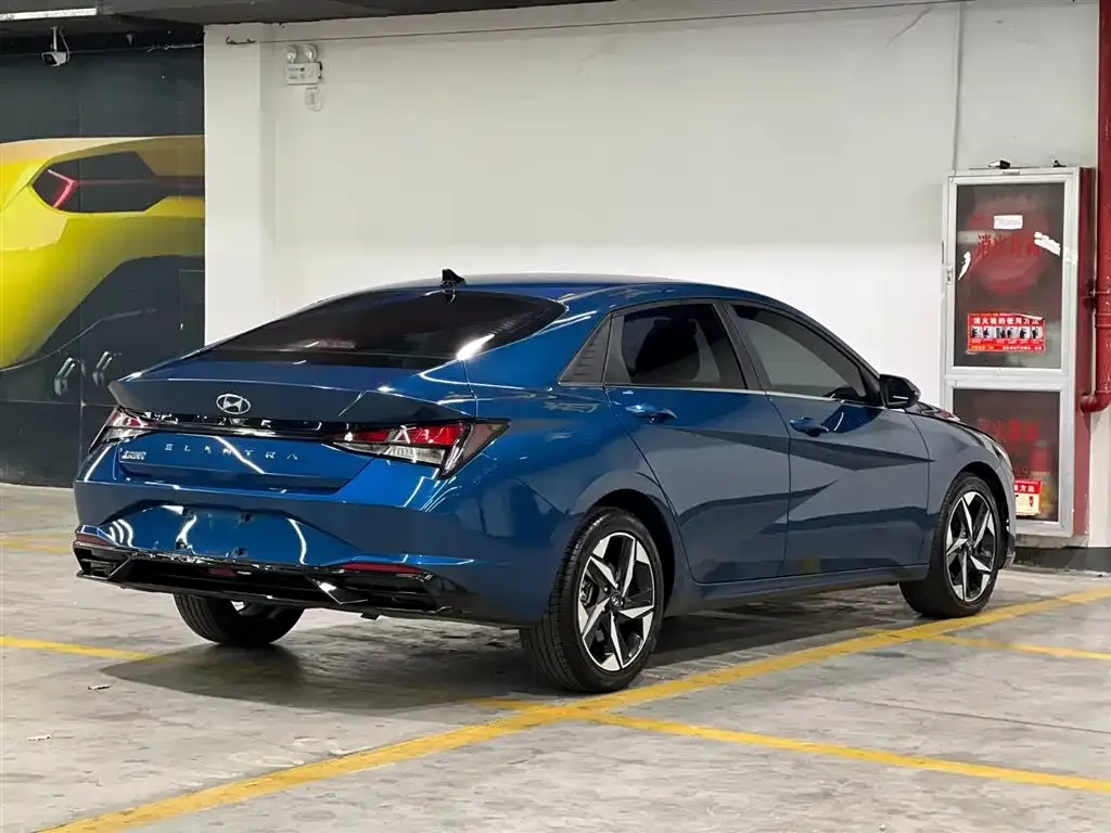 Hyundai Elantra — фото 5