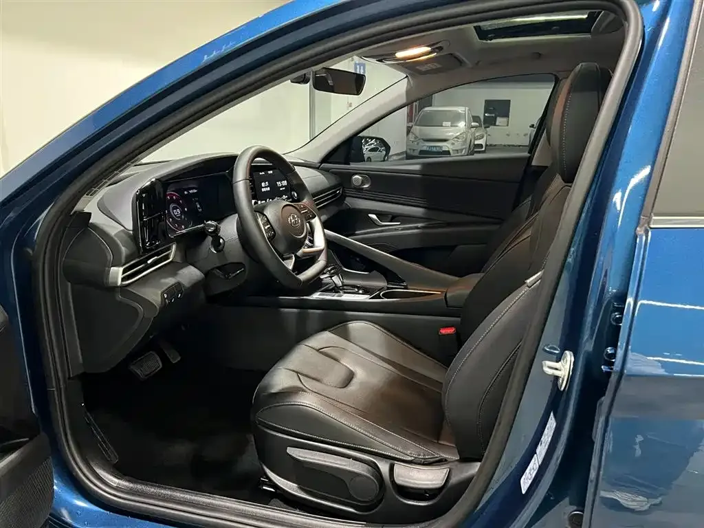 Hyundai Elantra — фото 8