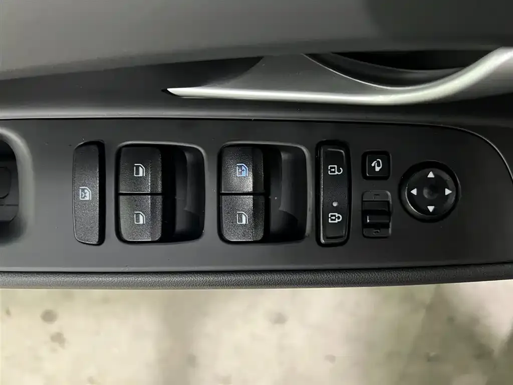 Hyundai Elantra — фото 9