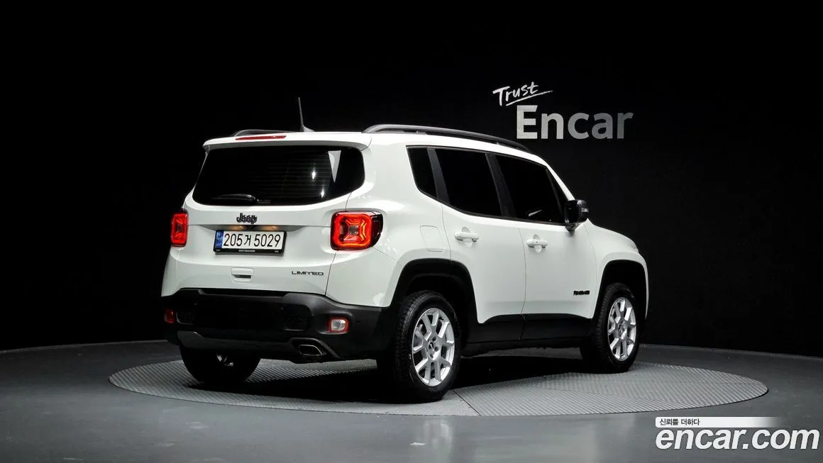 Jeep Renegade — фото 2