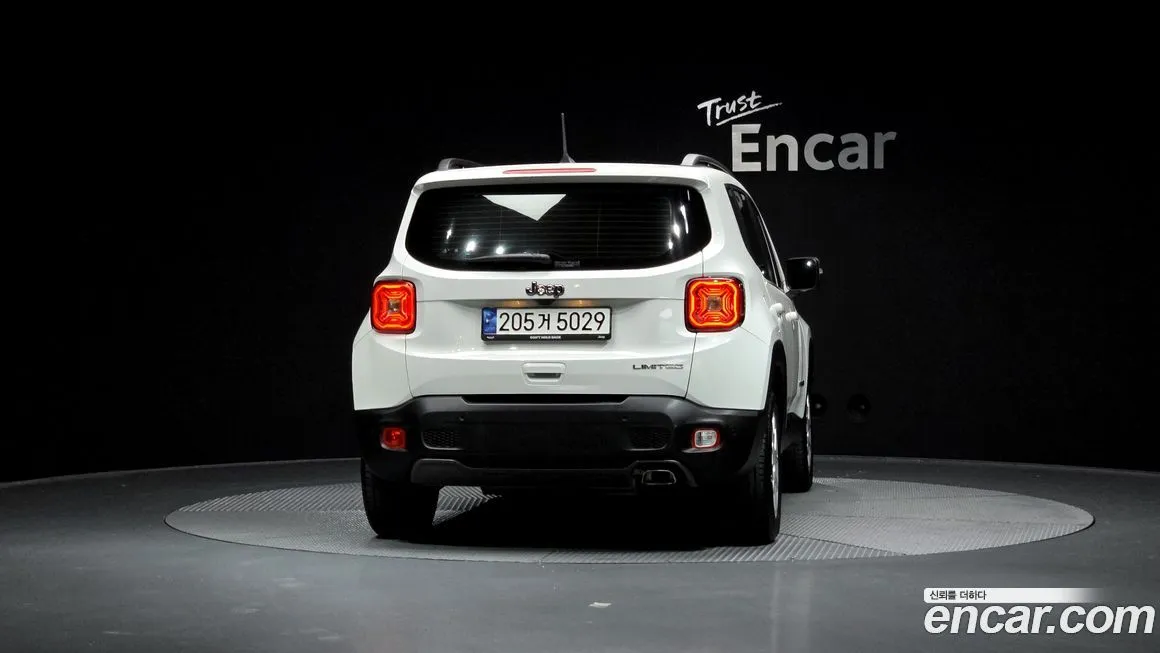 Jeep Renegade — фото 4