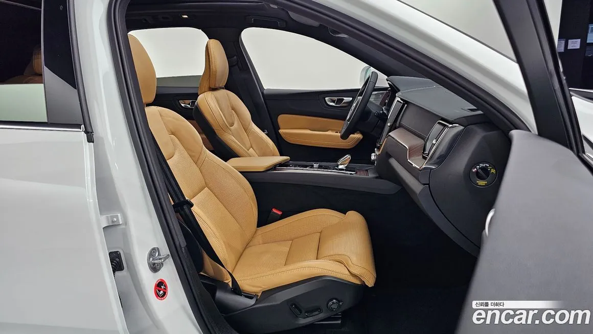 Volvo XC60 — фото 10