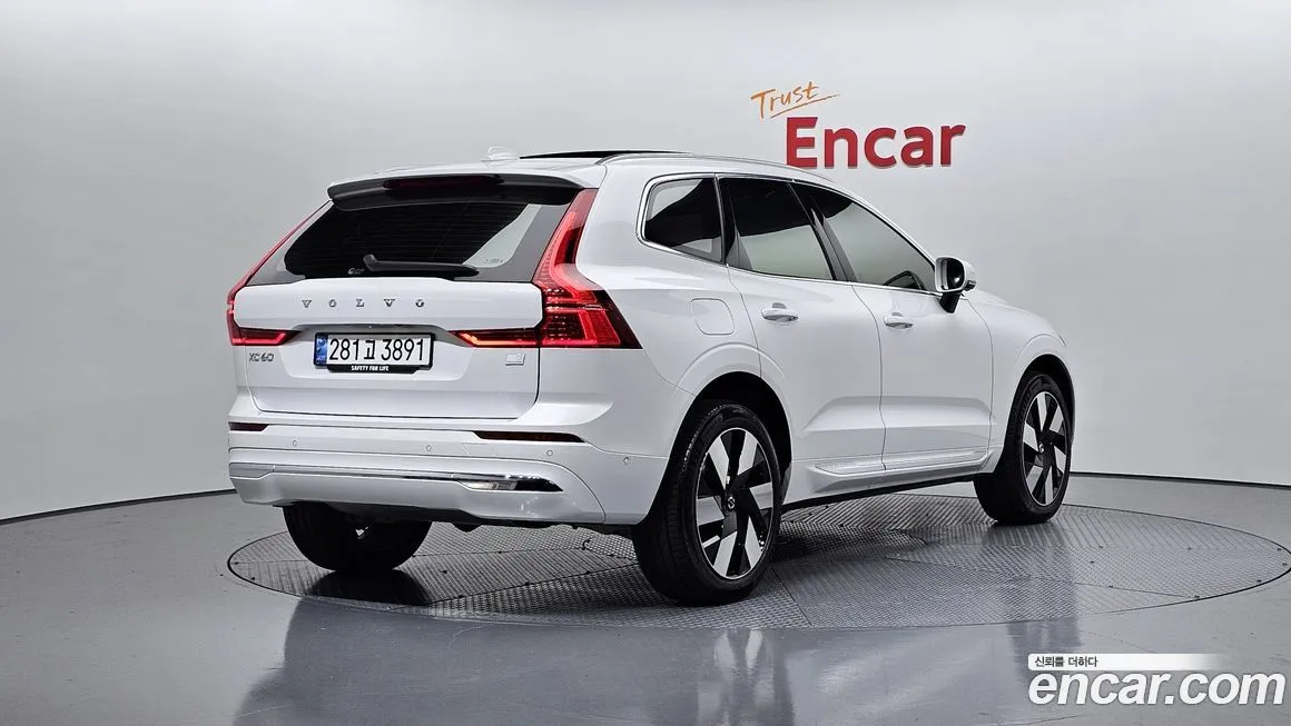 Volvo XC60 — фото 2