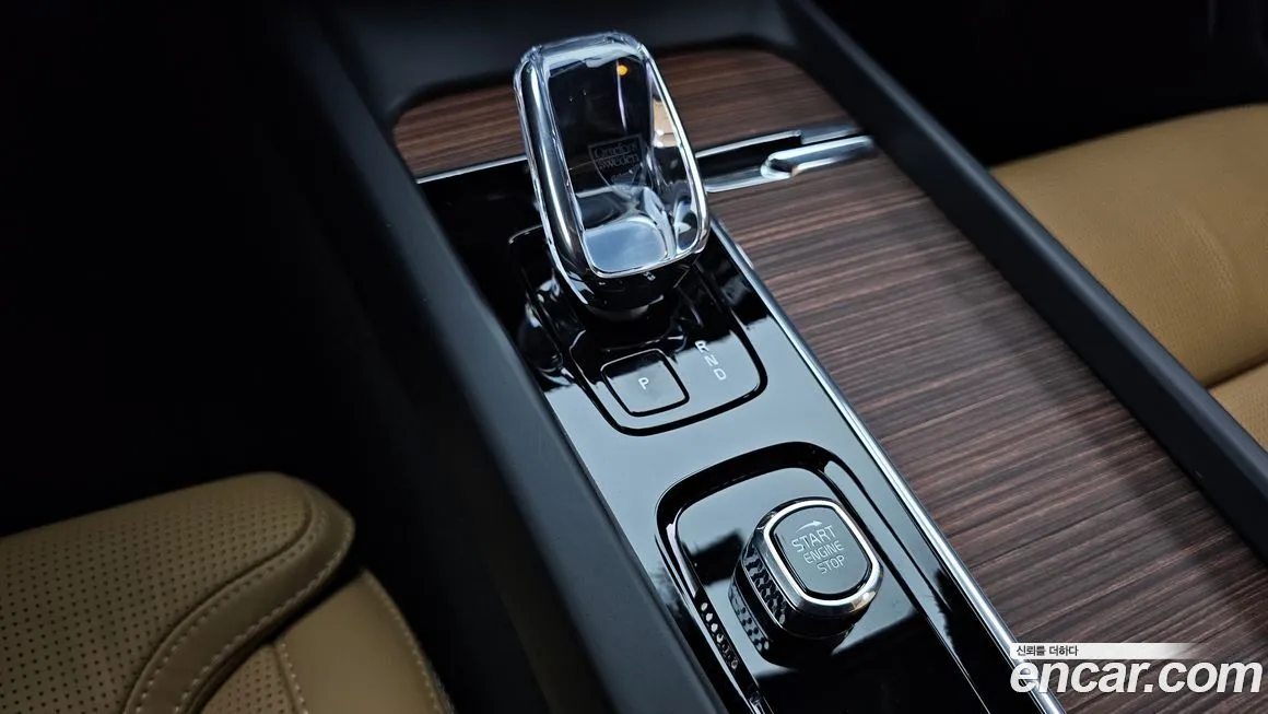 Volvo XC60 — фото 9