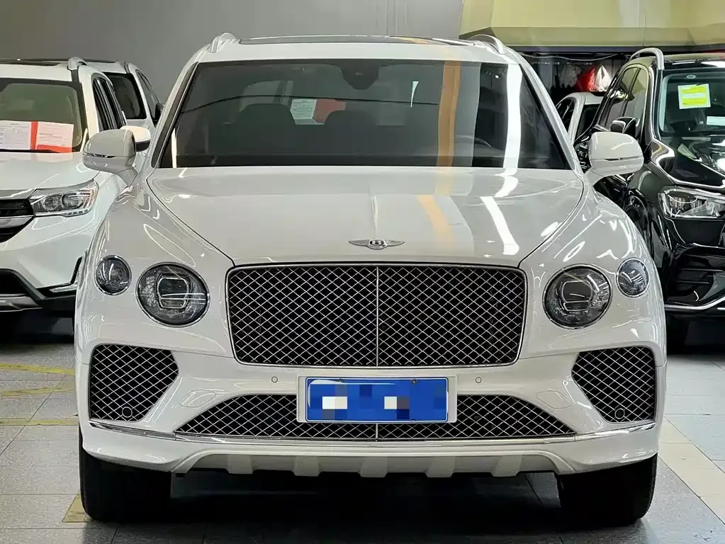 Bentley Bentayga — фото 1