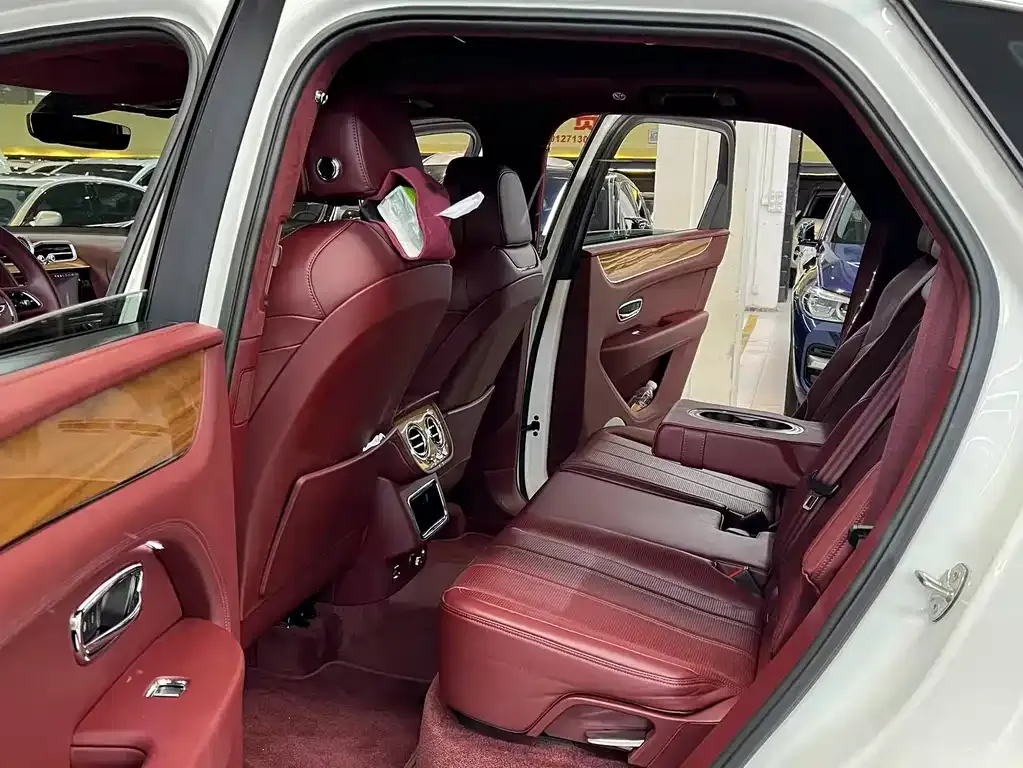Bentley Bentayga — фото 10