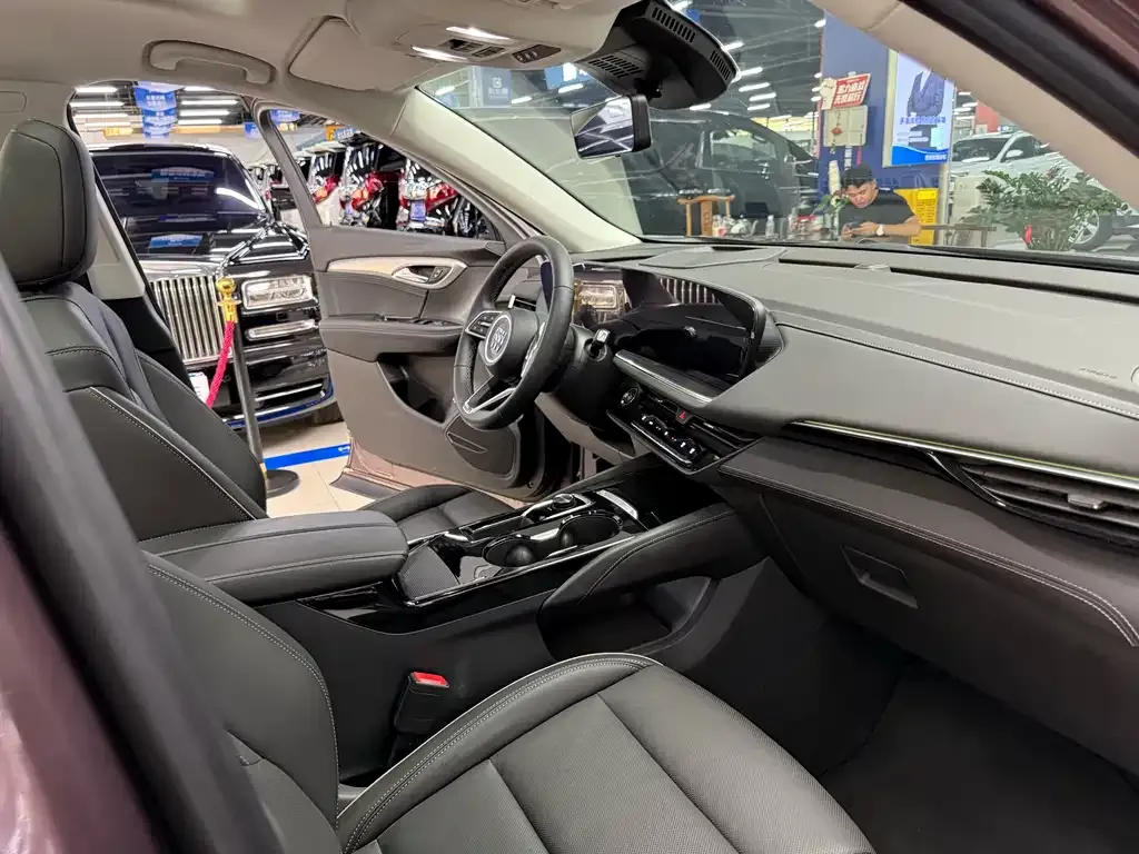 Buick Envision Plus — фото 5
