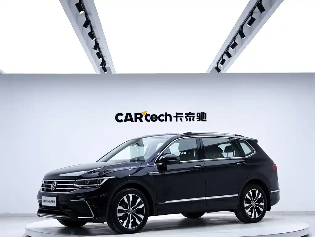 Volkswagen Tiguan L — фото 1