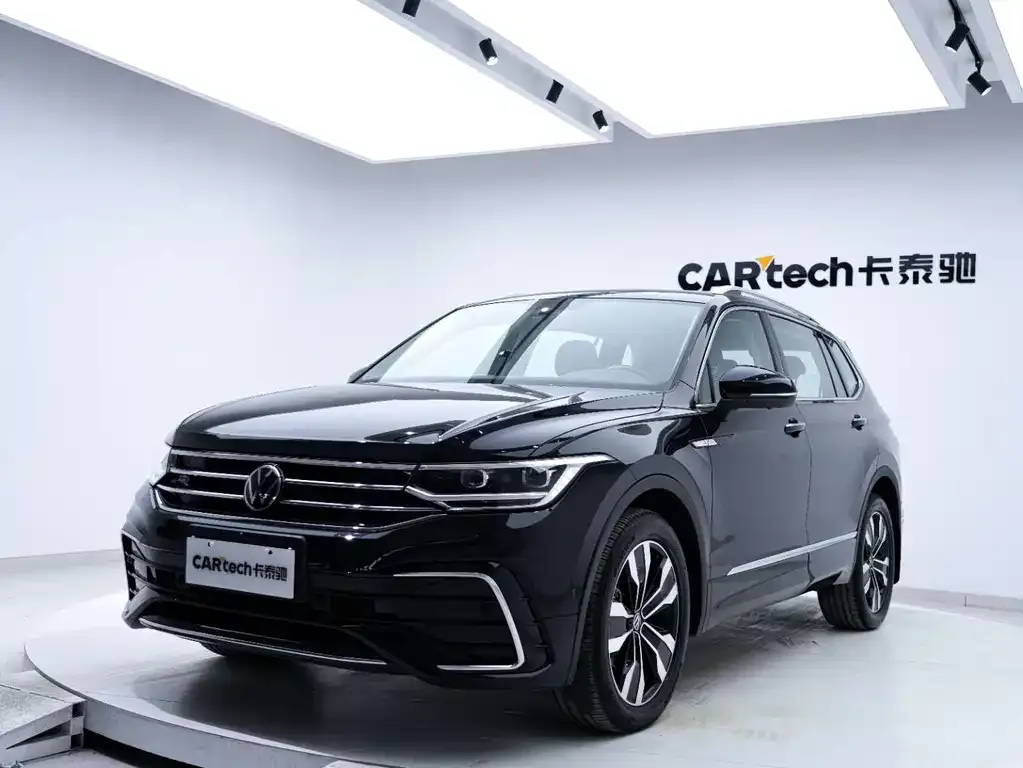 Volkswagen Tiguan L — фото 10