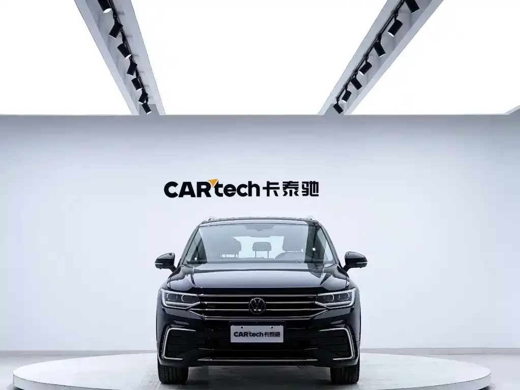 Volkswagen Tiguan L — фото 2