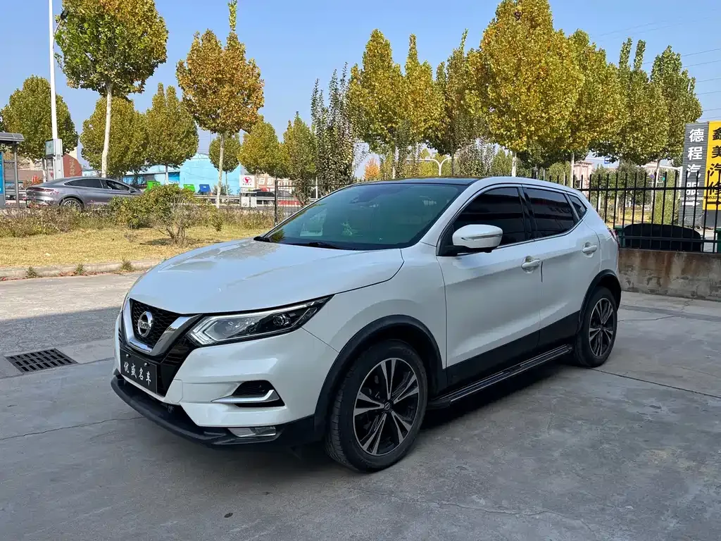 Nissan Qashqai — фото 1