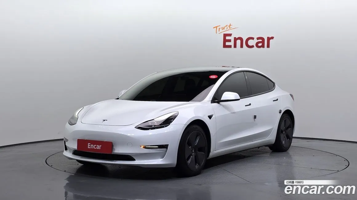 Tesla Model 3 — фото 1