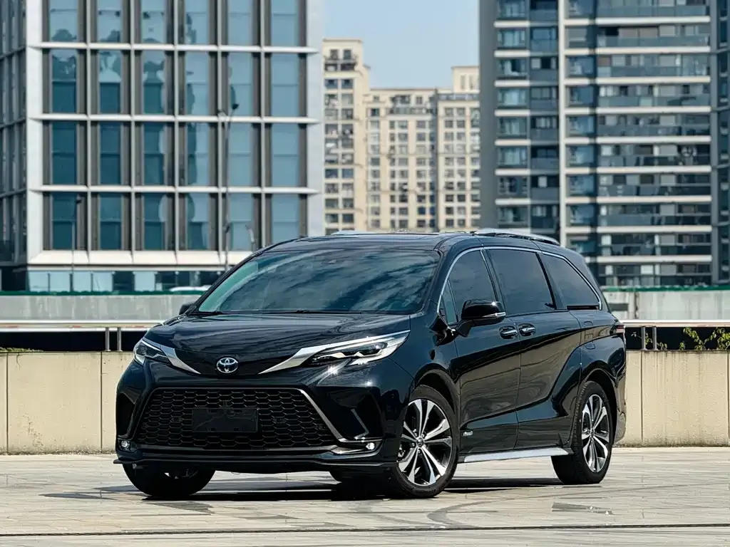Toyota Granvia — фото 1