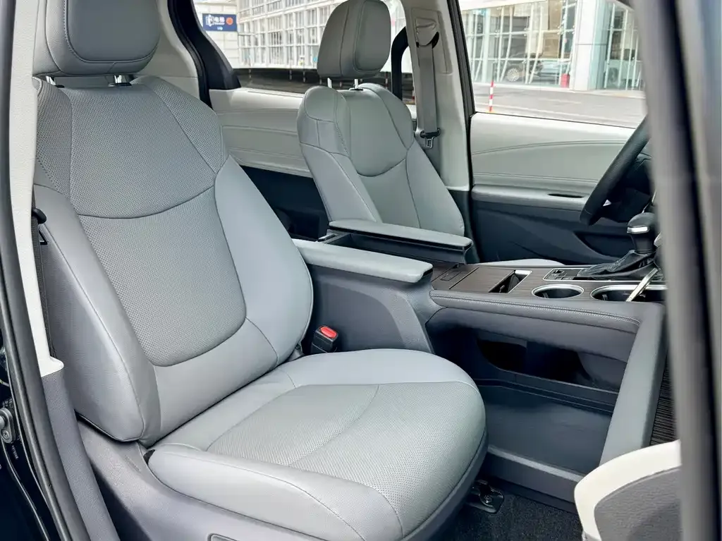 Toyota Granvia — фото 9