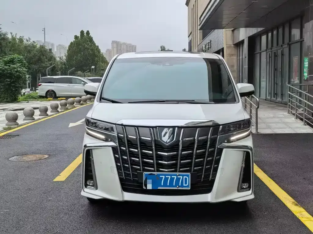 Toyota Alphard — фото 2