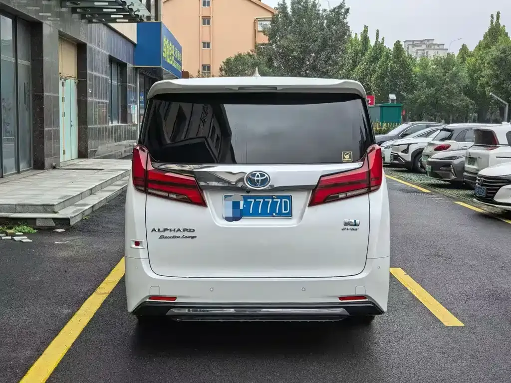 Toyota Alphard — фото 5