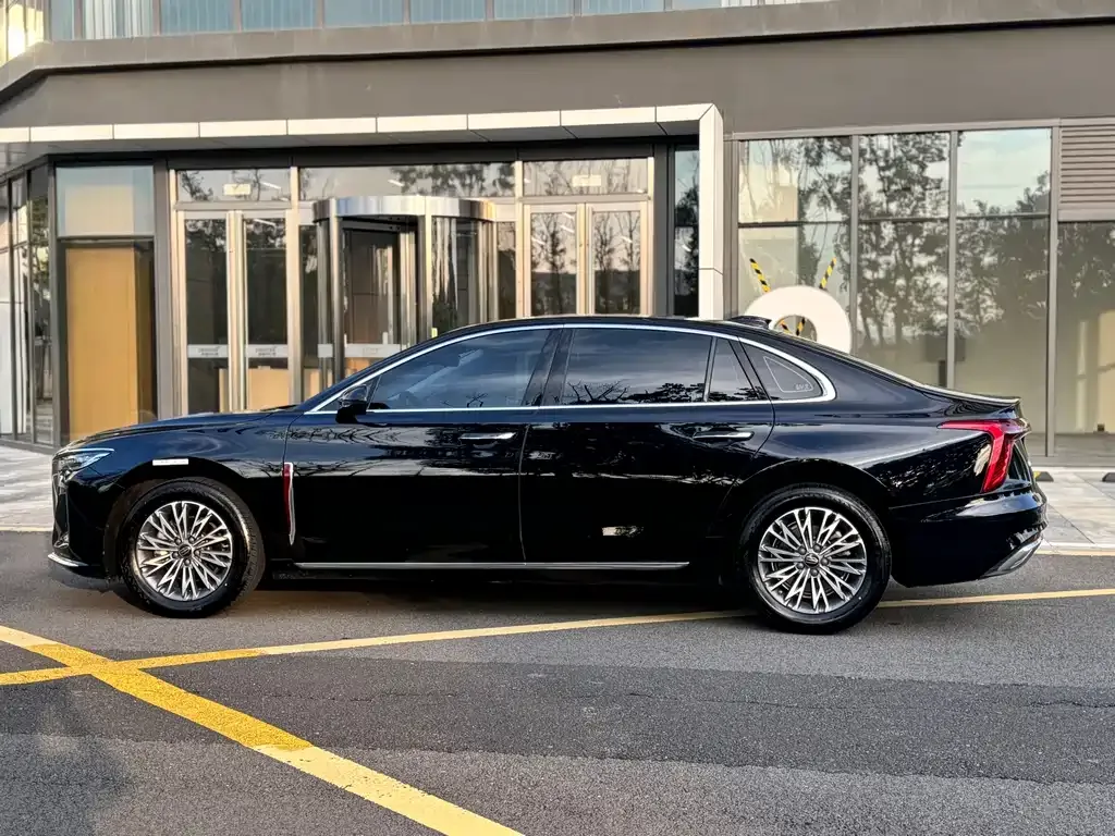 Hongqi H5 — фото 10